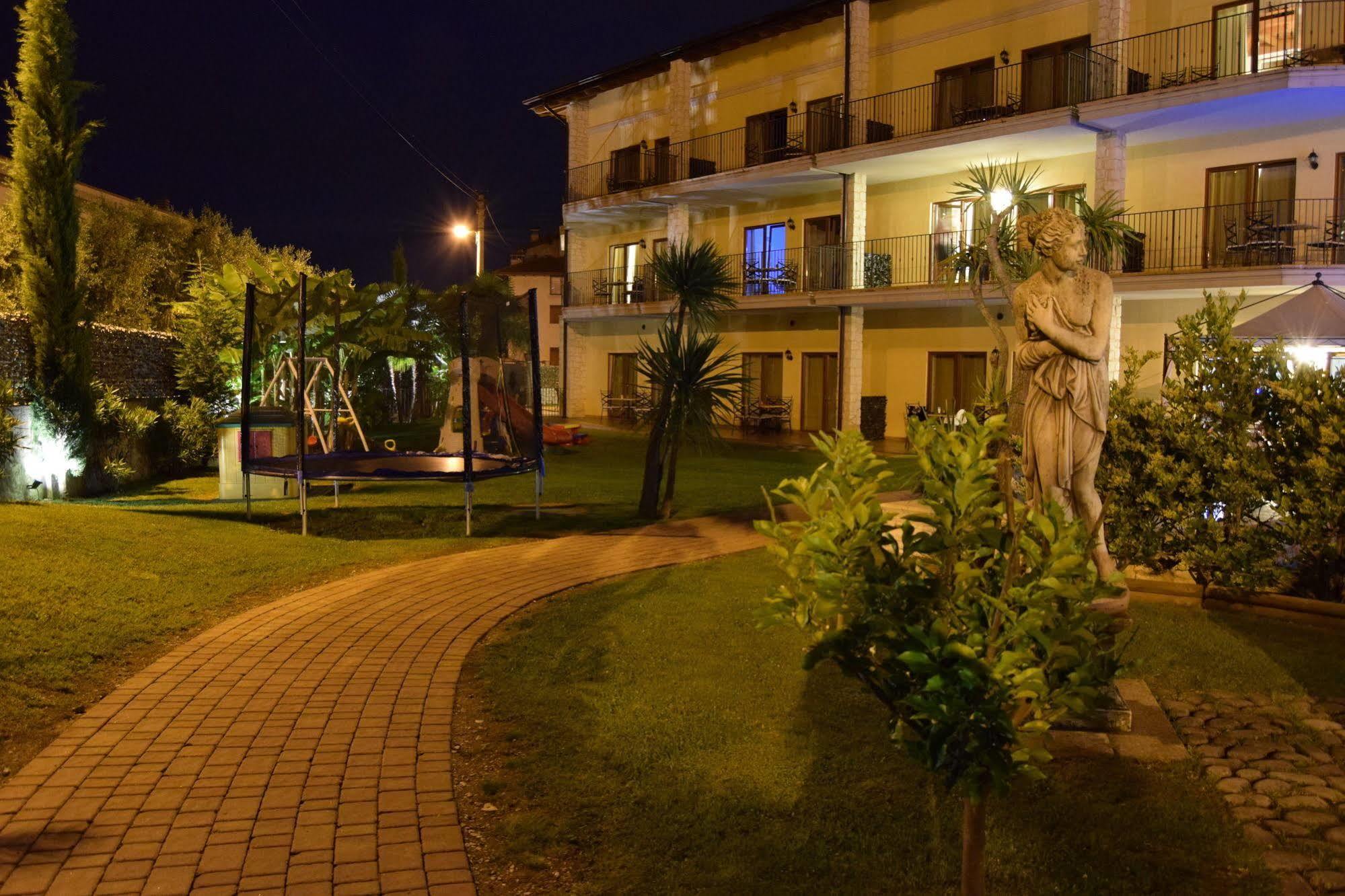 Апарт отель Residenza Le Due Torri Рива-дель-Гарда Экстерьер фото